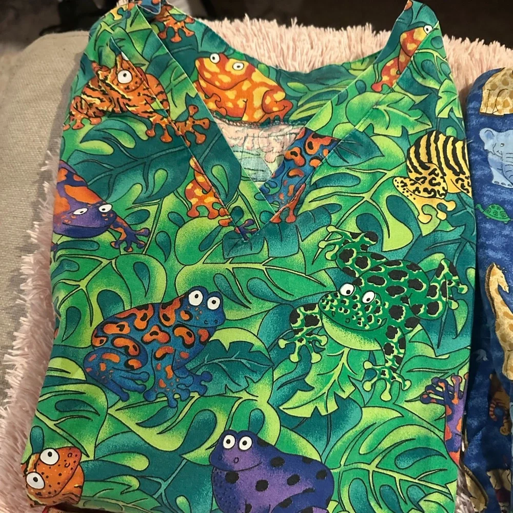 Adult M-L scrubs top (4) - Picture 5 of 6